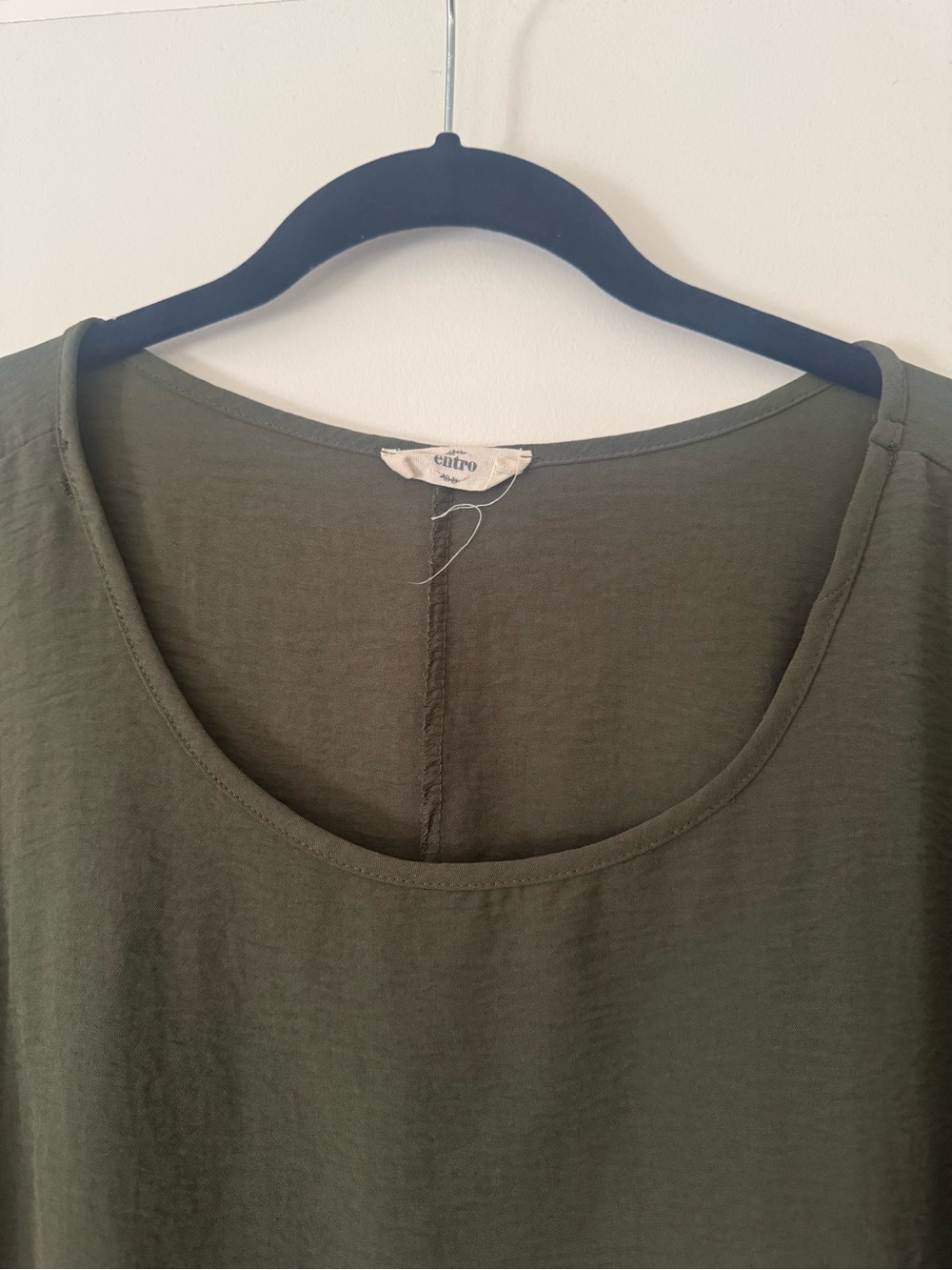 entro Olive Scoop Neck Relaxed Blouse - Picture 2 of 3